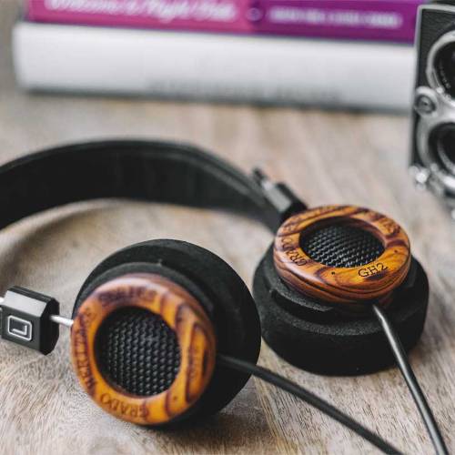 Con il cocobolo, le cuffie Grado suonano per pochi