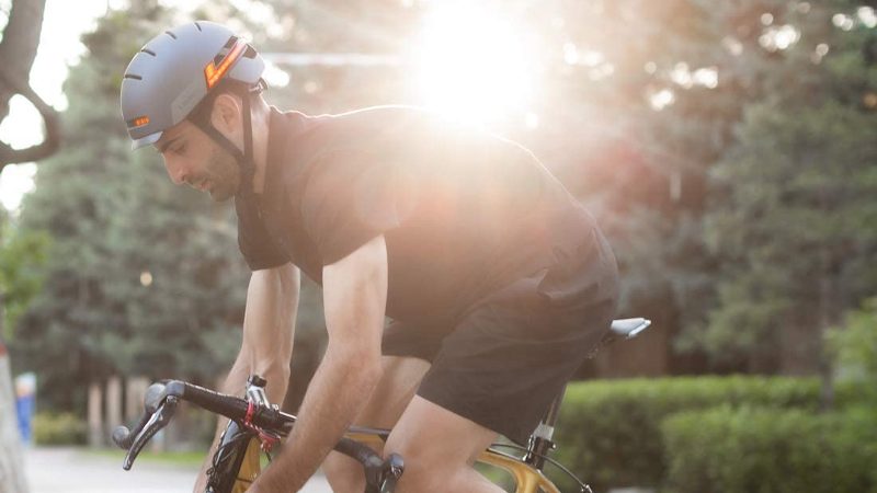 Con il casco Livall BH51M NEO ogni ciclista mette la testa a posto