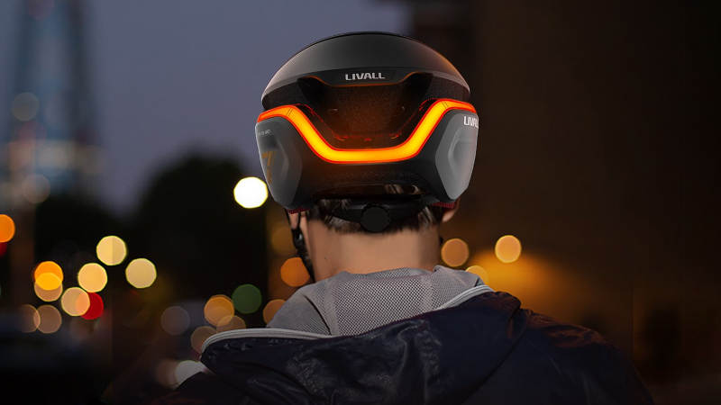 Il casco smart Livall Evo 21fa luce sulla sicurezza del ciclista