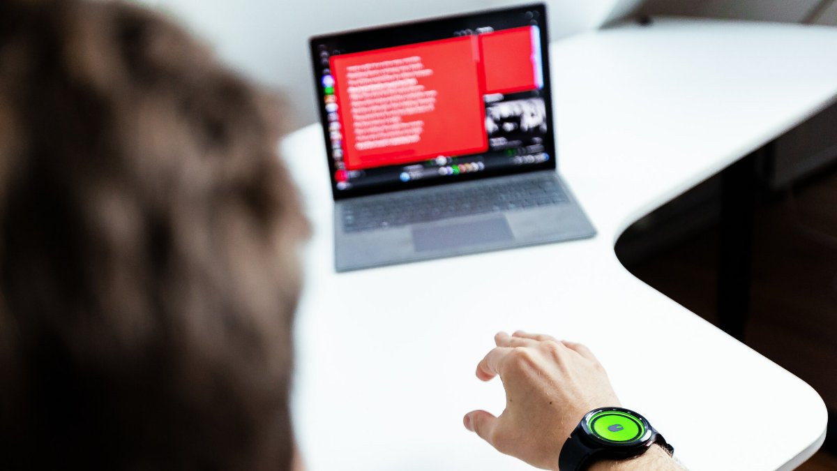 Il tocco WowMouse trasforma lo smartwatch in mouse