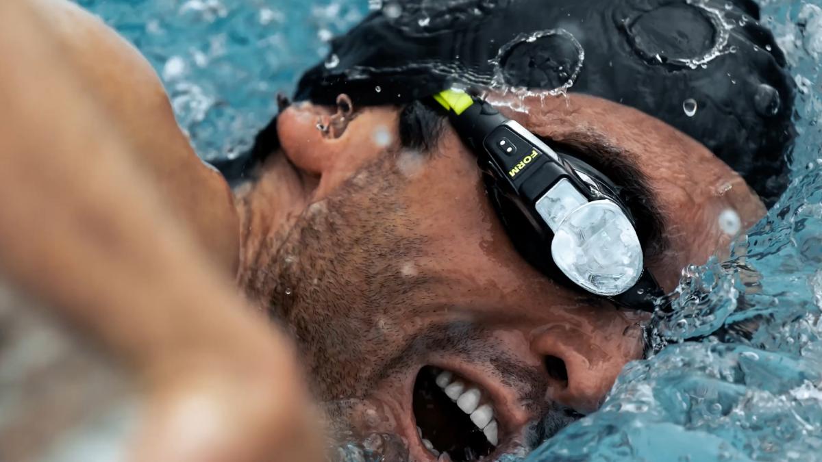 Grazie a Smart Swim2, gli smartglasses fanno acqua